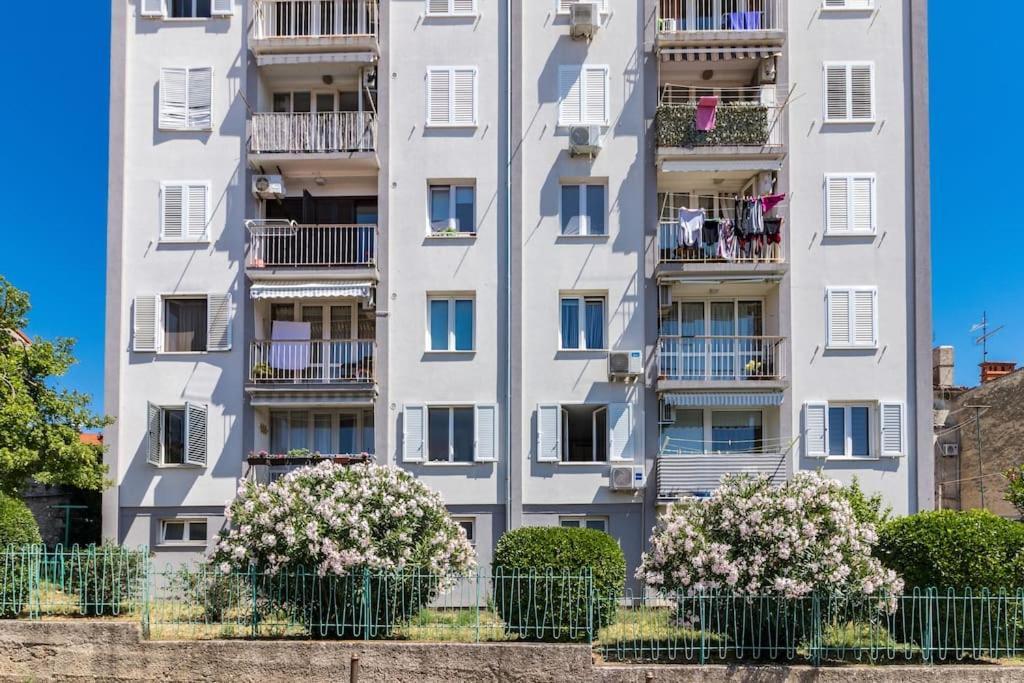 Quirky Apartment Arena With Parking Пула Екстер'єр фото